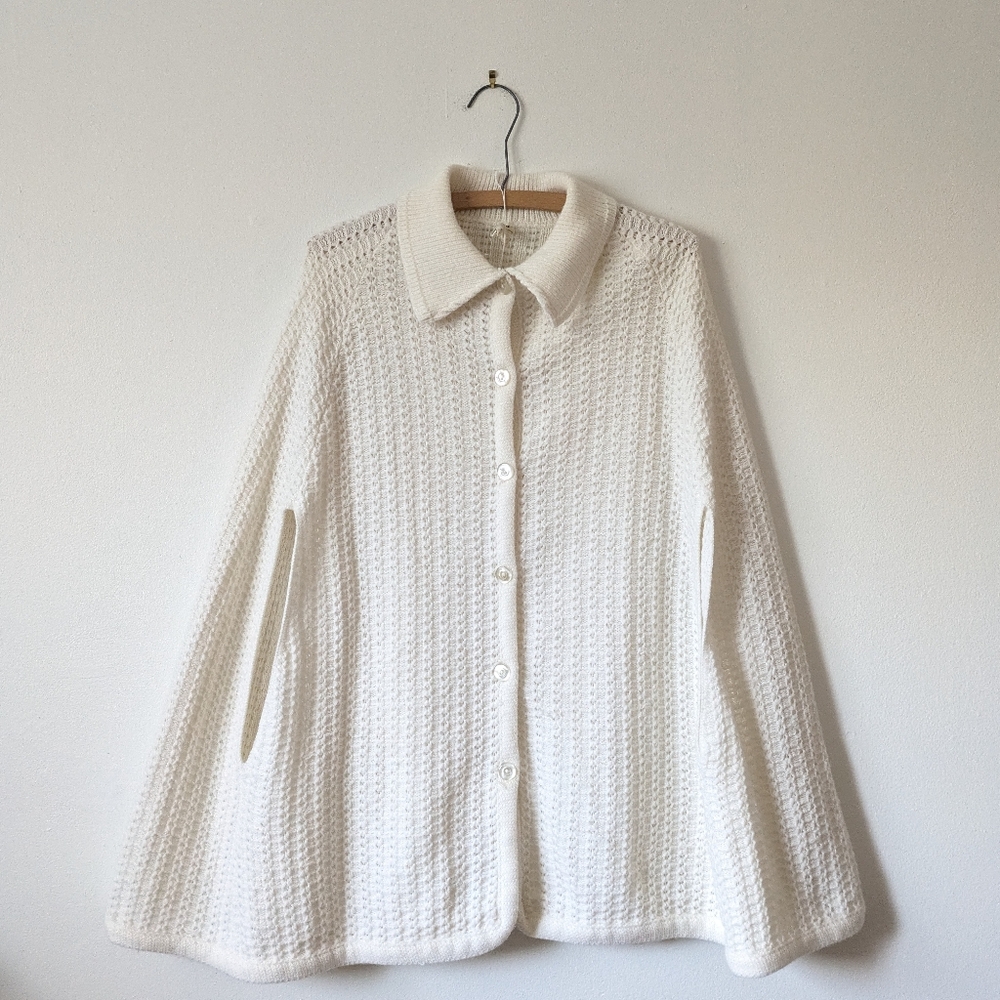 JCPenney Fashions Vintage 70s Women's Ivory Poncho Cape Button Quilted Pattern